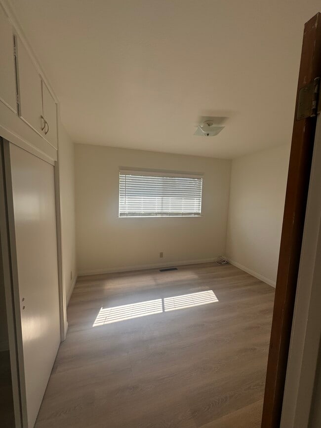 Building Photo - 120 Glencrest Ln