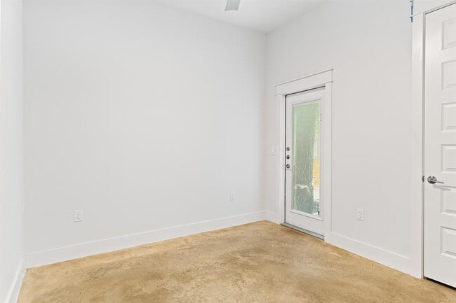 Building Photo - 1609 J J Seabrook Dr