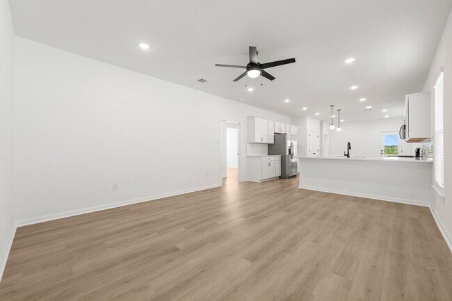 Building Photo - 40720 Mostyn Lake Dr