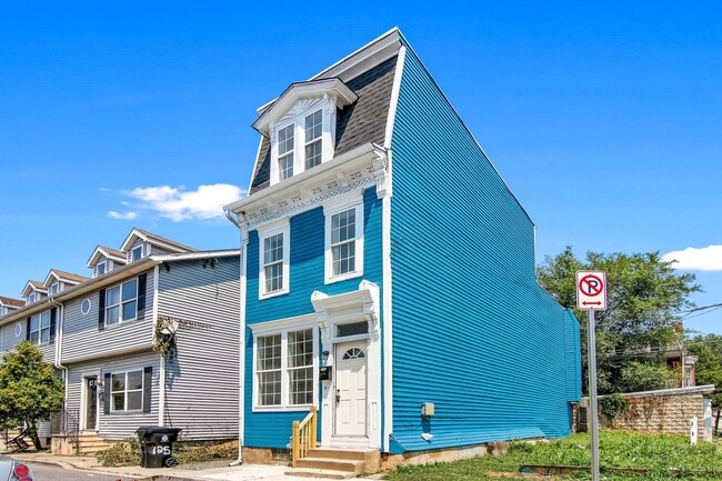 Primary Photo - Spacious 3 Bedroom, 1.5 Bath Single Family Home in Harrisburg, Pa!