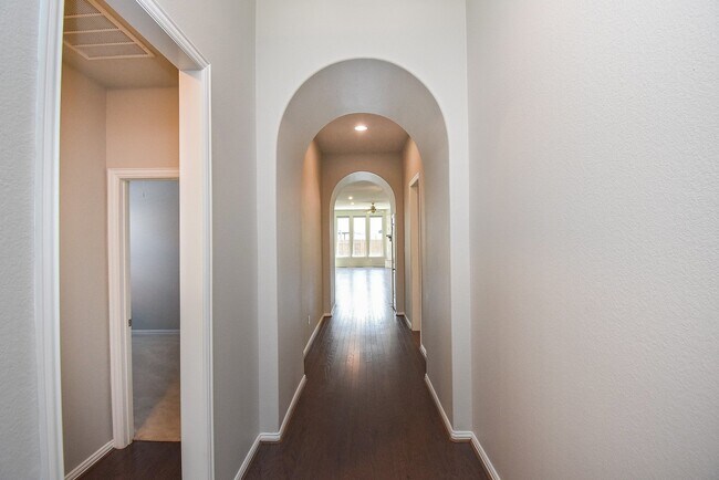 Building Photo - 2107 Blossomcrown Dr