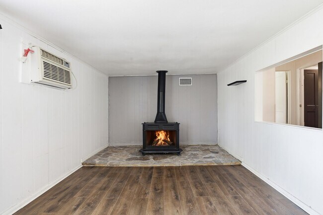 Building Photo - Great in Granbury