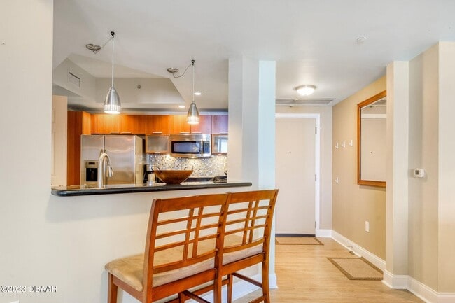 Building Photo - 1241 Riverside Dr