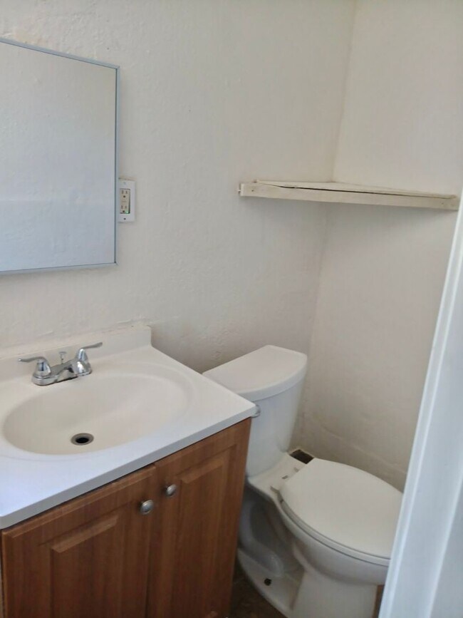 Building Photo - Well-kept apartment 1 bed/1 bath in McFarland - AVAILABLE NOW!!!  Click to schedule a tour