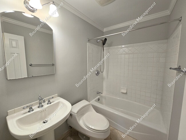 Building Photo - 1376 Normandy Dr NE