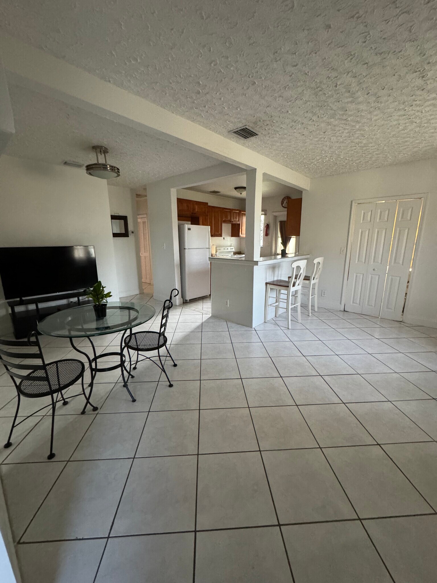 Dining room - 250 NW 102nd St