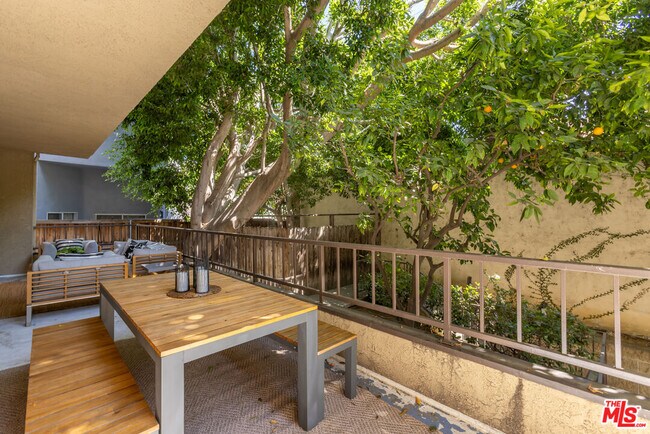 Building Photo - 1210 Kings Rd