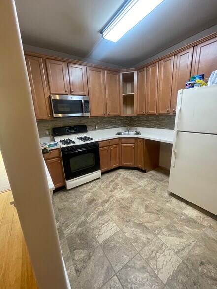 Building Photo - 185 Horseshoe Ct