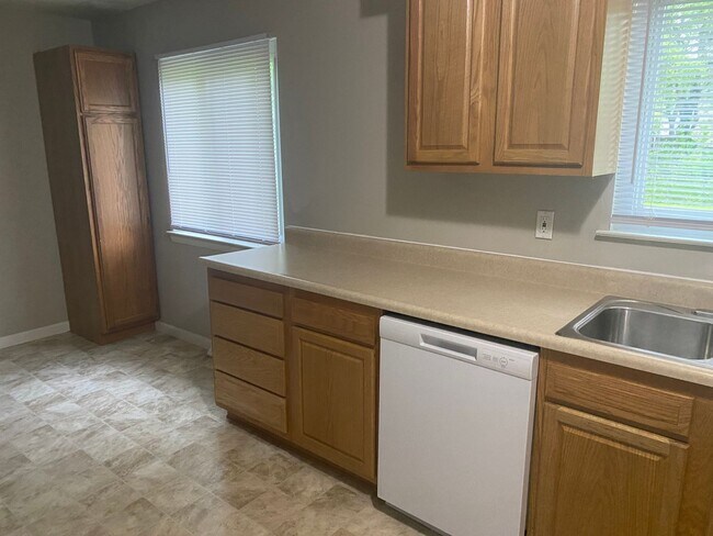 Building Photo - 2670 Glenbriar St