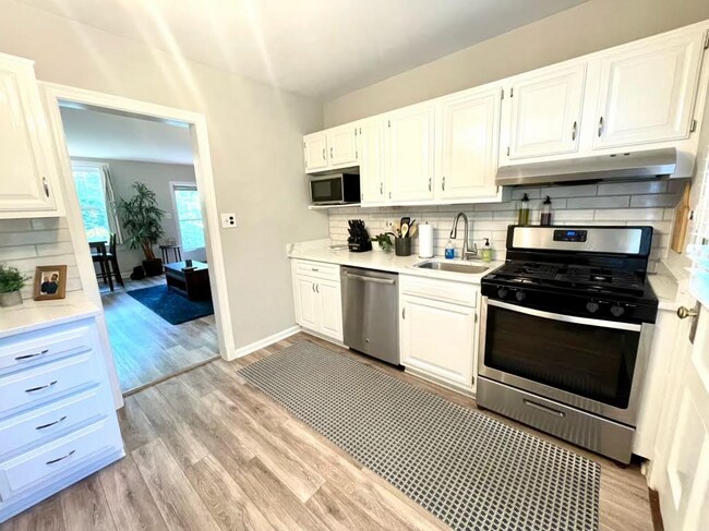 Building Photo - 1500 S Barton St