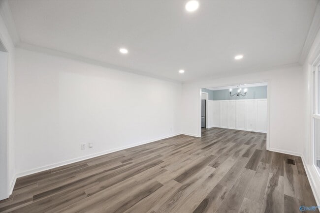 Building Photo - 329 Pawnee Trail SE