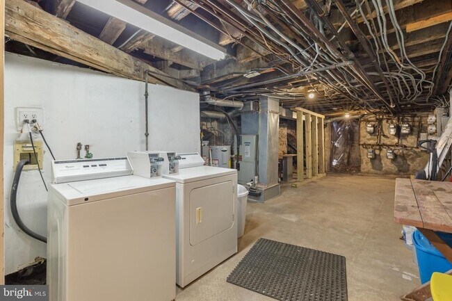 Building Photo - 258 S 9th St