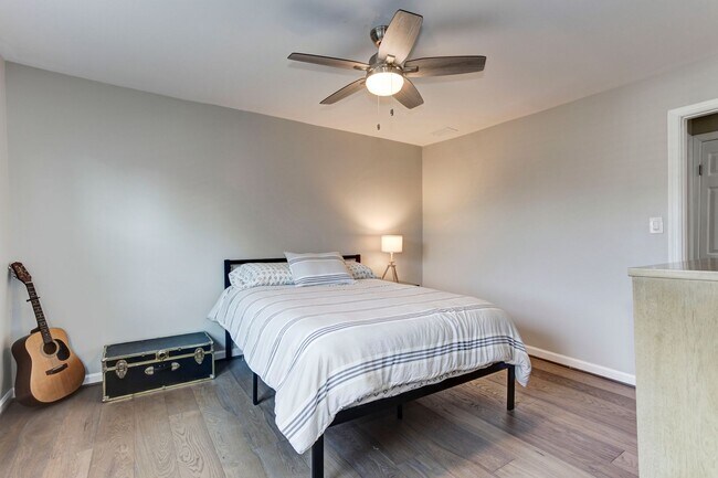 Building Photo - Trinidad Rowhome | 2 Bed | 1 Bath | 800 Sf | Large Fenced-In Front Porch & Fenced-in Backyard | 2...