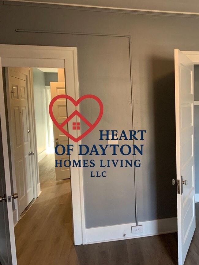 Building Photo - 1732 E 3rd St