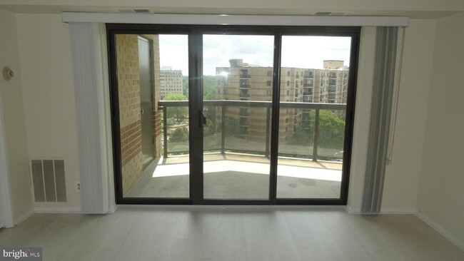 Building Photo - 8350 Greensboro Dr