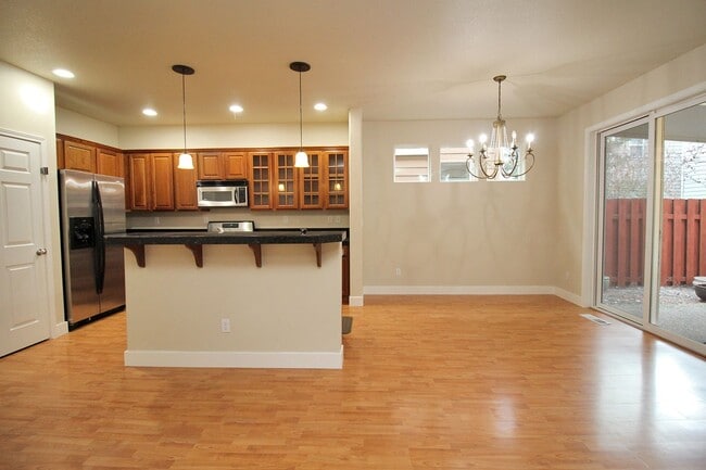 Building Photo - Spectacular Newer Construction Troutdale H...