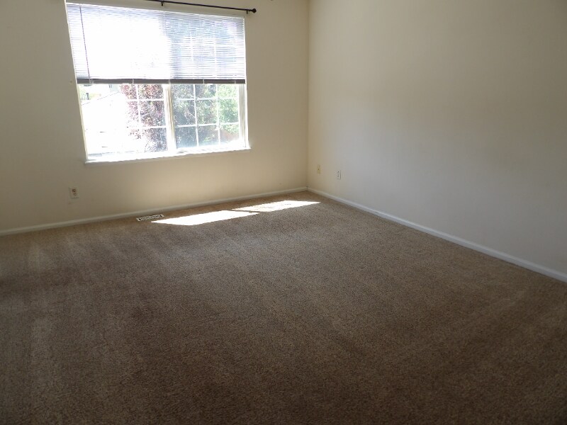 Building Photo - 4979 Butterfield Dr