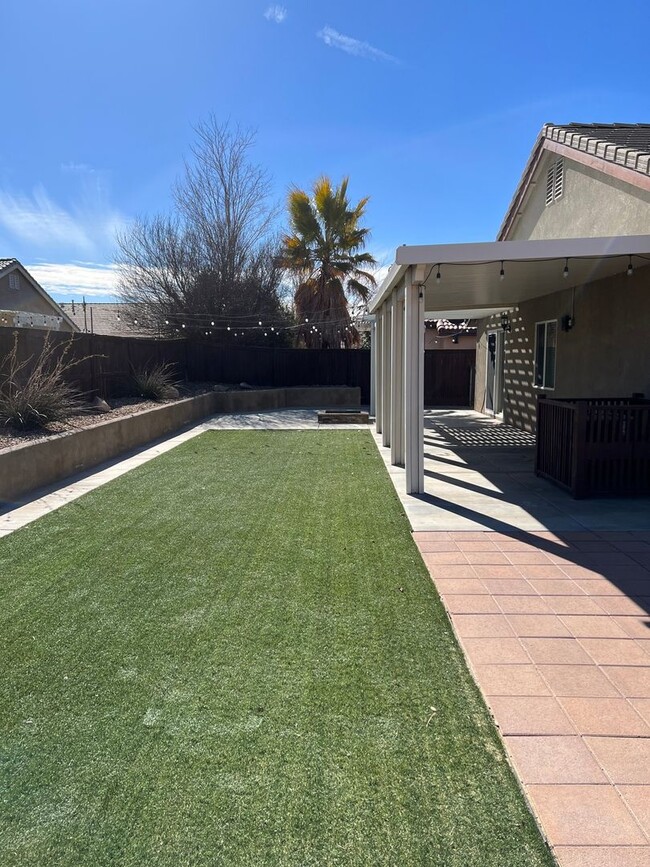 Building Photo - Charming 3BR House in Adelanto