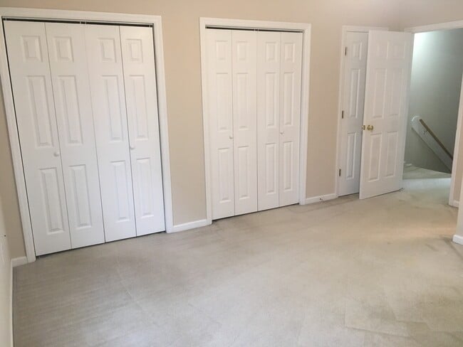 Building Photo - 220 Logmont Trace