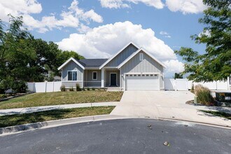 Building Photo - **Charming Rental Home in Highly Desirable...