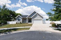 Building Photo - **Charming Rental Home in Highly Desirable...