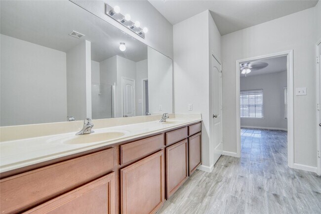 Building Photo - 6934 Orchid St