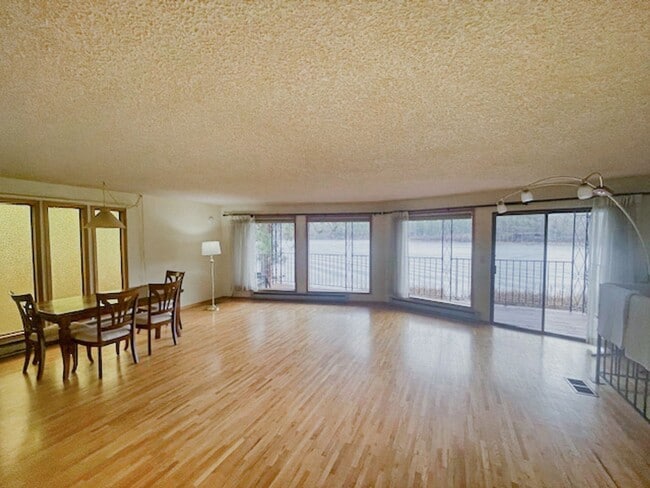 Building Photo - One-Bedroom, One-Bathroom Waterfront Home for Rent