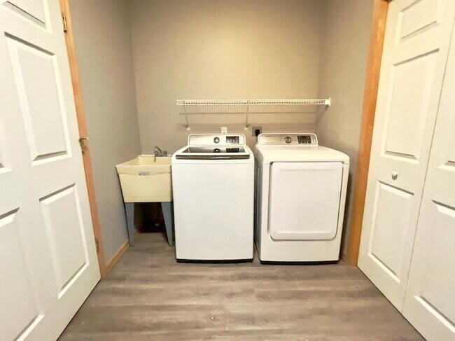 Building Photo - 12022 Vermillion St NE