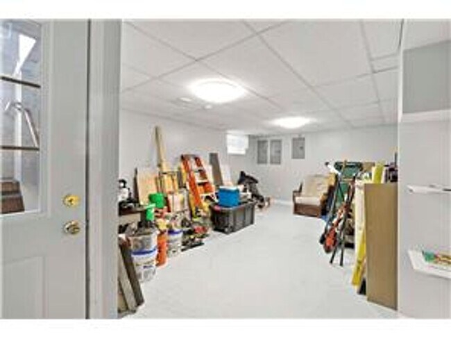 Building Photo - 2928 Emerson Ave N