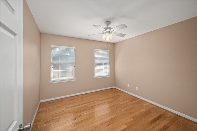 Building Photo - 3725 Murworth Dr