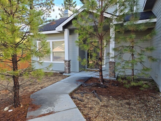 Building Photo - Mountain Retreat – 3 Bed 2.5 Bath Home on ...