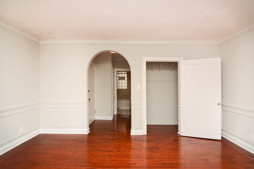 Building Photo - 551.5 W Surf St