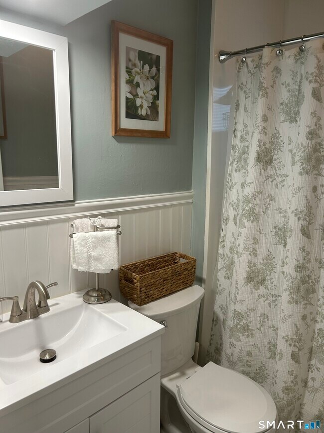 Building Photo - 1946 Chapel St