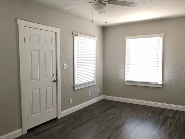 Building Photo - 1 Bedroom/1 Bath Cottage Near Downtown Redding