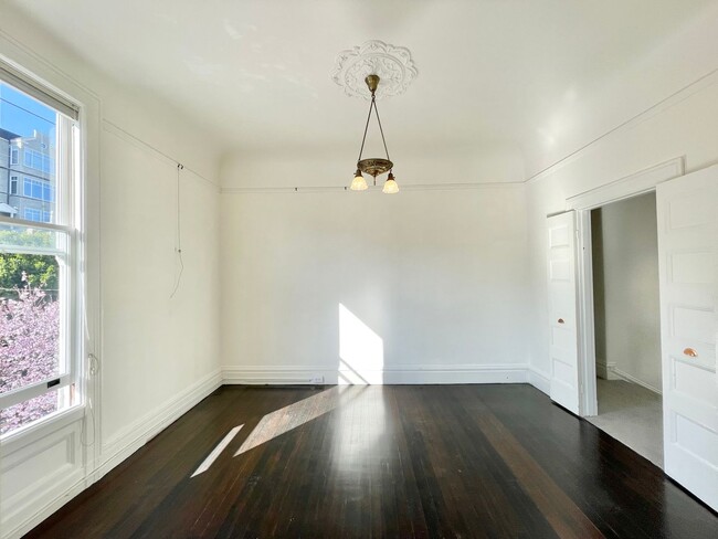 Building Photo - Prime Noe Valley 3Br/1.5Ba Top Floor Flat w/Laundry, Storage – A MUST SEE! PROGRESSIVE