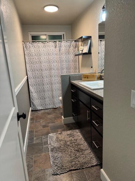 Building Photo - 1474 N Erin Ave