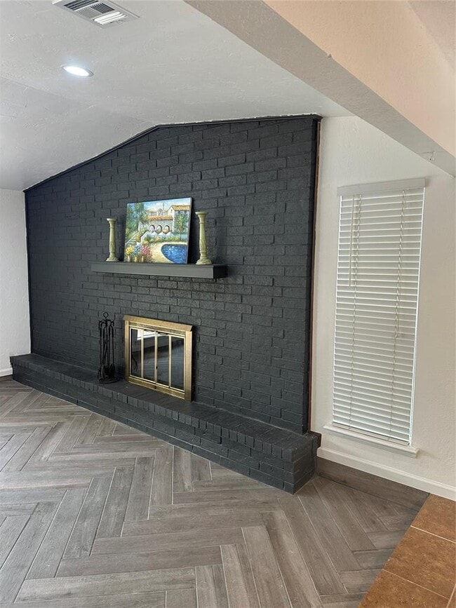 Building Photo - 1318 Alviola Ave