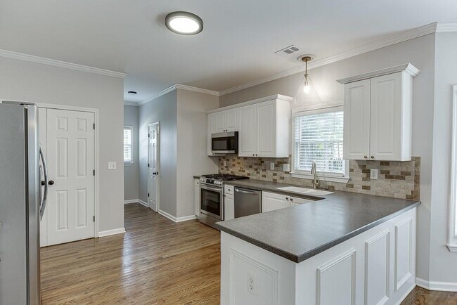 Building Photo - 1795 Lake Heights Cir