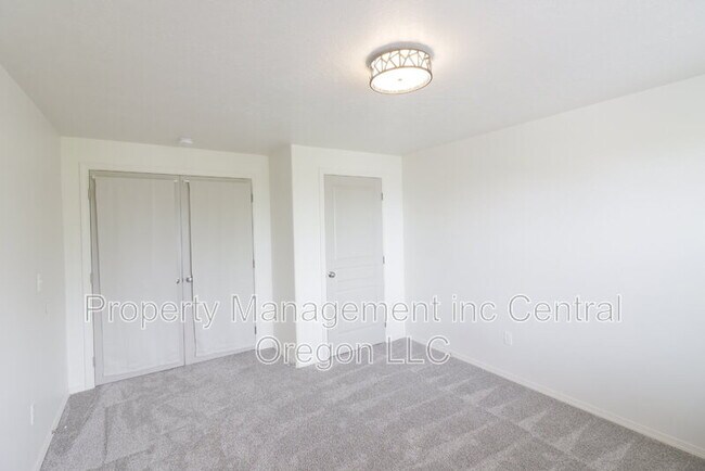 Building Photo - 3576 SW Pumice Ave