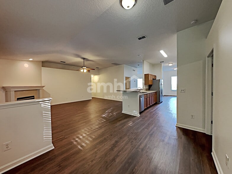 Building Photo - 10008 Lancashire Dr