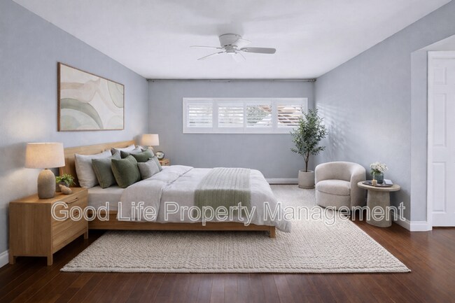 Building Photo - 2564 Navarra Dr