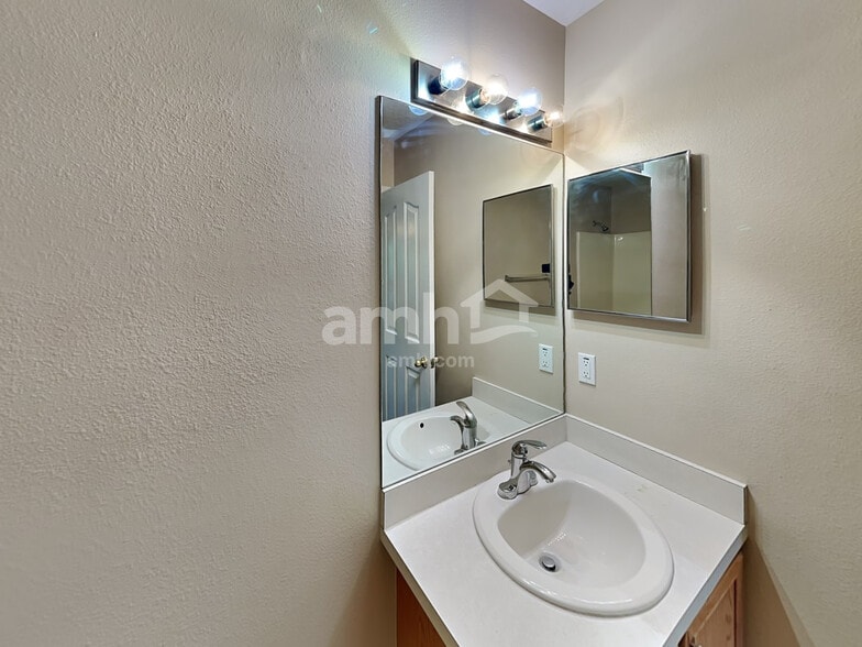 Building Photo - 10725 Bamboo Rod Cir