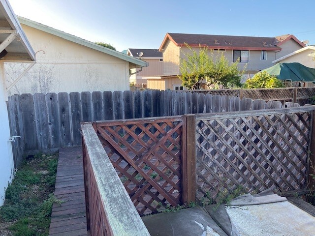 Building Photo - 495 Hamilton Ave