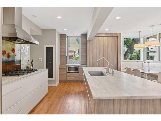 Building Photo - 3933 Zenith Ave S