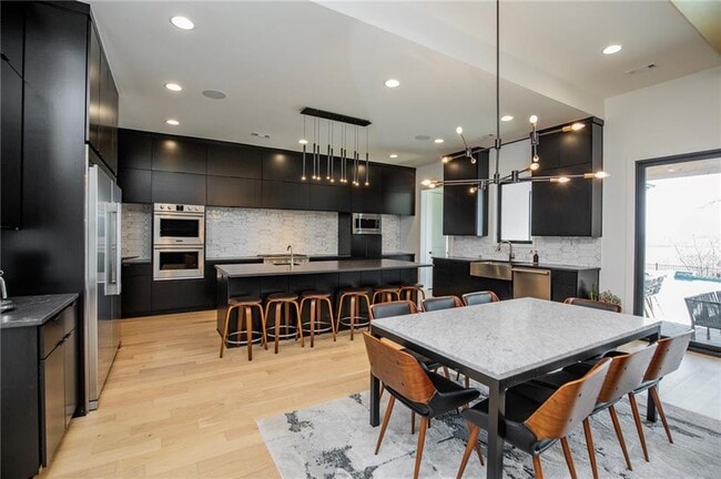 Building Photo - 4205 S Watercrest Dr