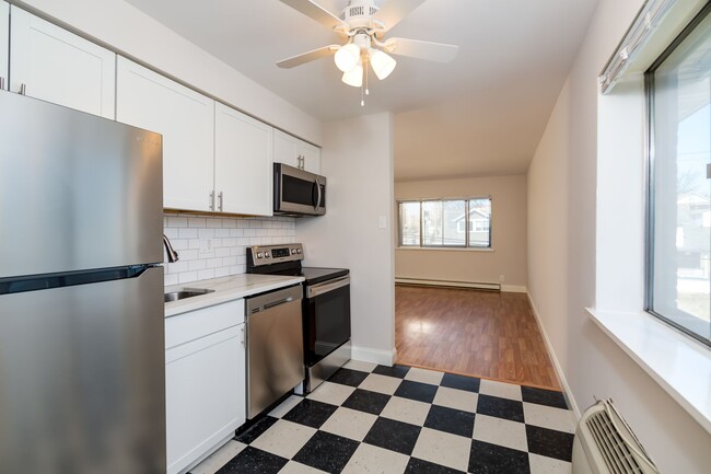 Building Photo - Cozy 1 Bedrooms in Maplewood