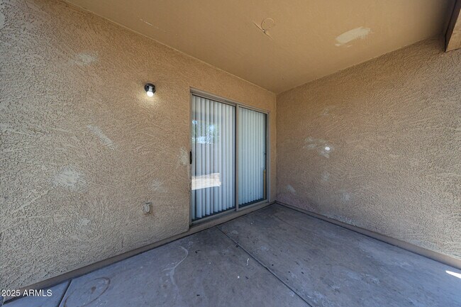 Building Photo - 5919 W Trumbull Rd