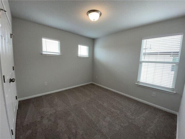 Building Photo - 233 Hauser Dr