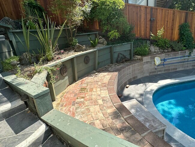 Building Photo - 819 Villa Vista St