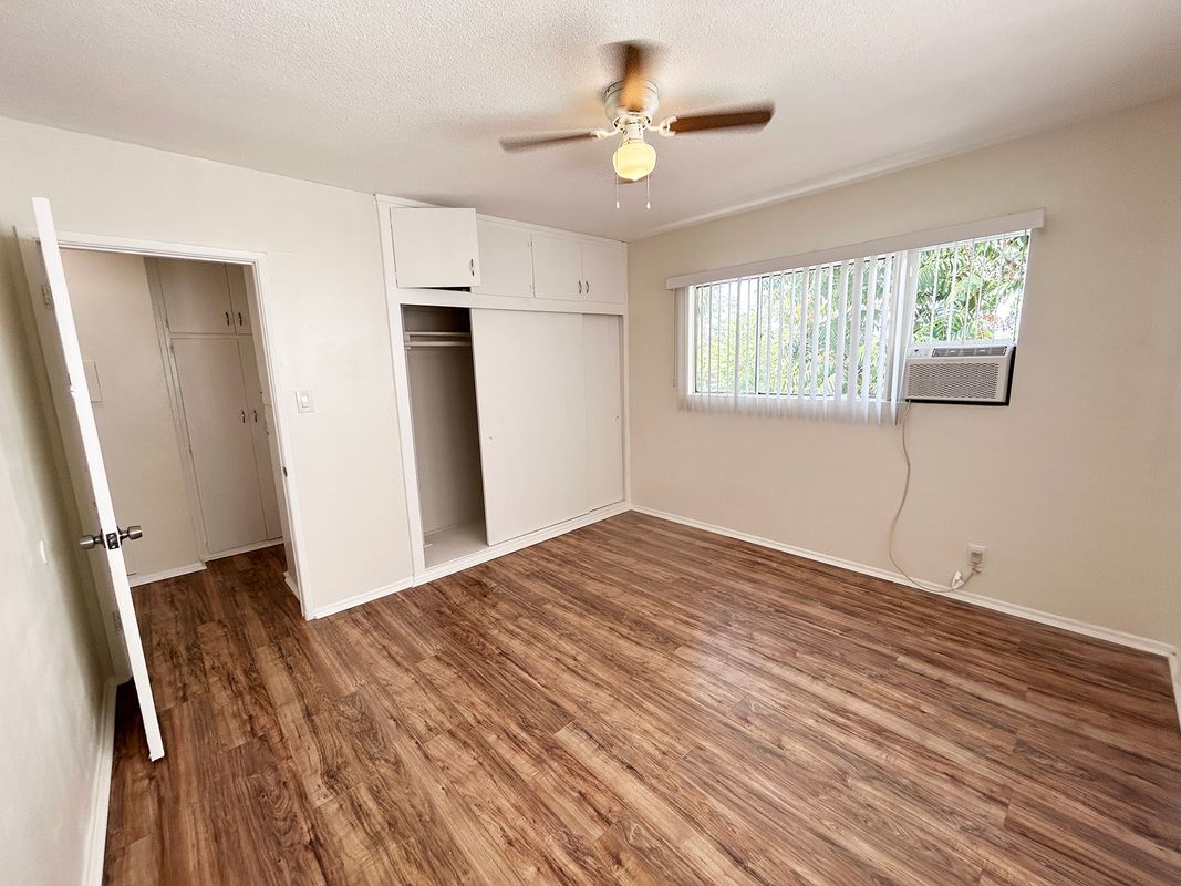 Building Photo - 10237 Commerce Ave